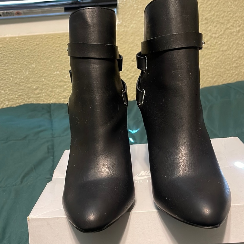 Women Black booties